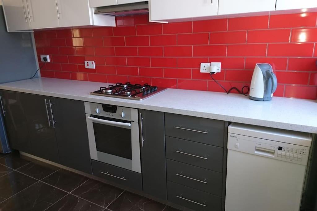 Apartment Isabella Court Townhouse Near Venus And Lidl Paphos